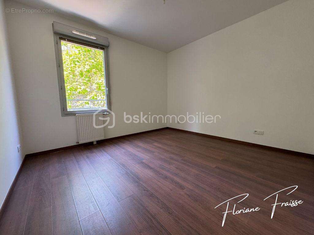 Appartement T4 de 84 m² – Terrasse – 3 Chambres – Place parking privative – Garage 30 m² en option - photo 8