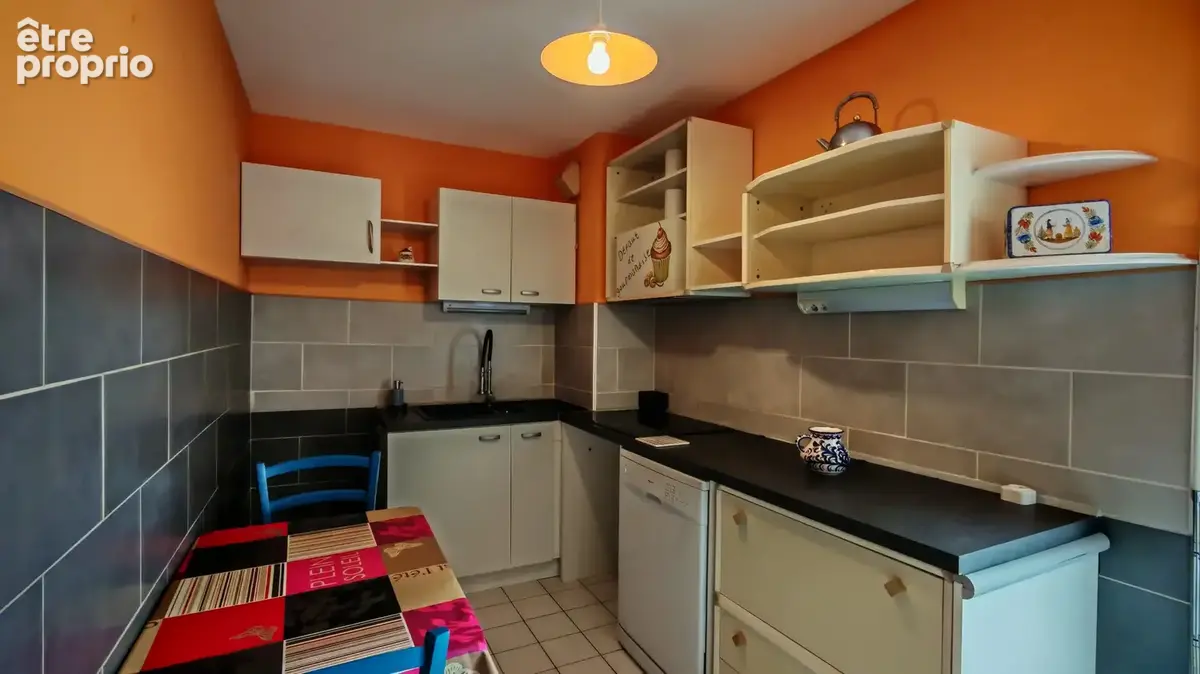 Place Lamothe - Appartement T2 de 48 m2 en dernier étage avec terrasse et place de parking privative - photo 3