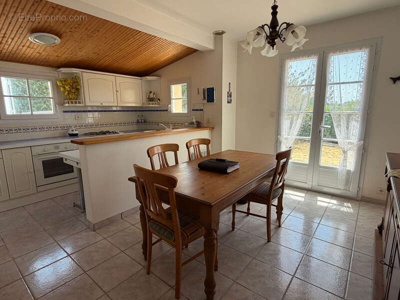 Brem sur mer 85 a 2 pas des plages dans quartier residentiel villa plain pied avec garage et jardin clos - photo 5