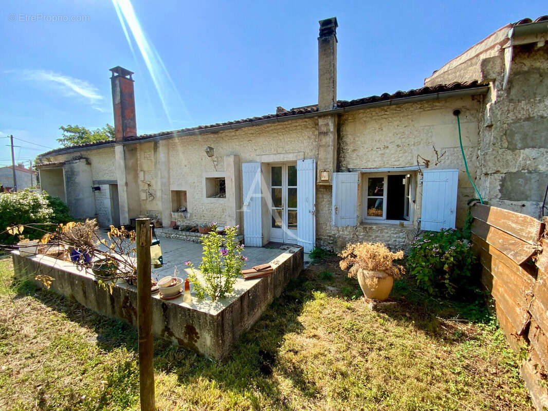Maison à SAINTES