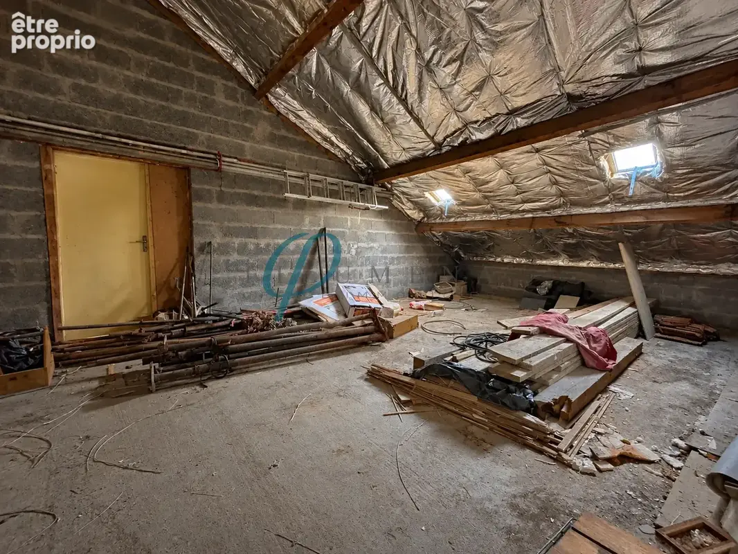 Sucé-sur-Erdre, Maison en pierre de 130 m2 à rénover, 3 chambres, garage et annexes Fort potentiel - photo 15