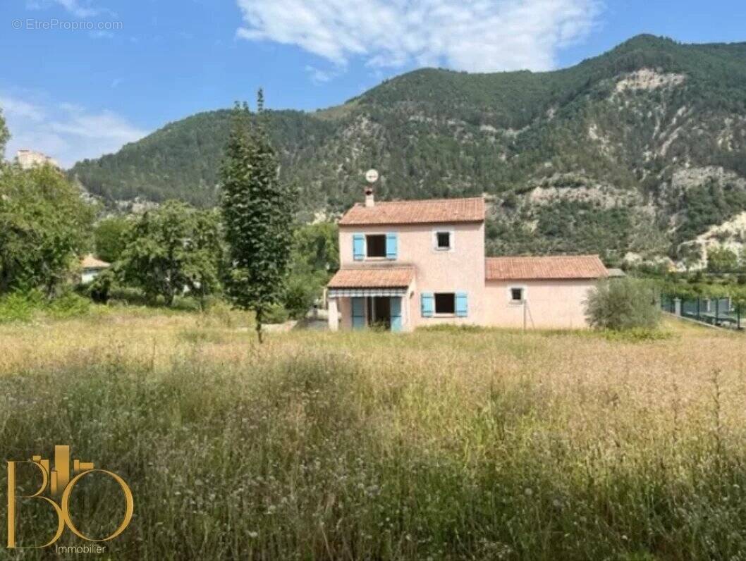 Maison à ENTREVAUX