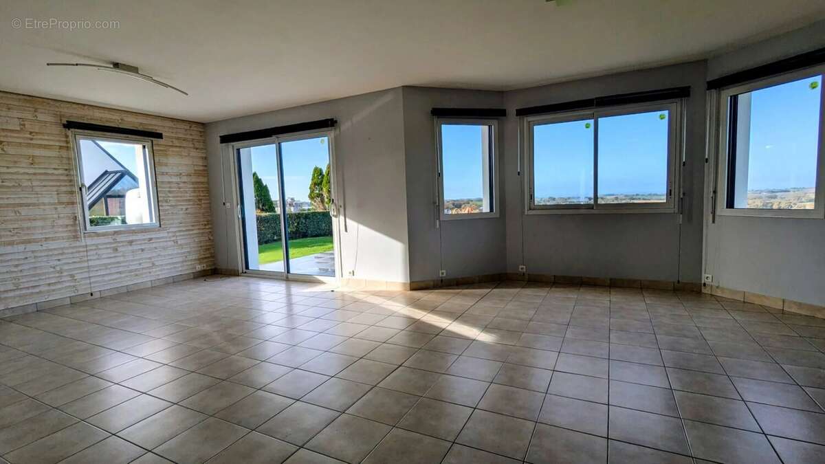 Maison à PLOMODIERN