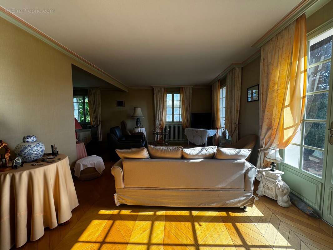 Maison à LIVRY-SUR-SEINE