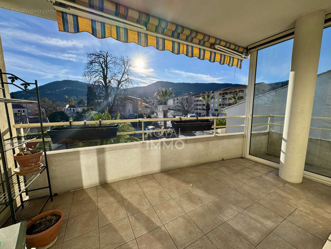 Appartement à SOLLIES-PONT