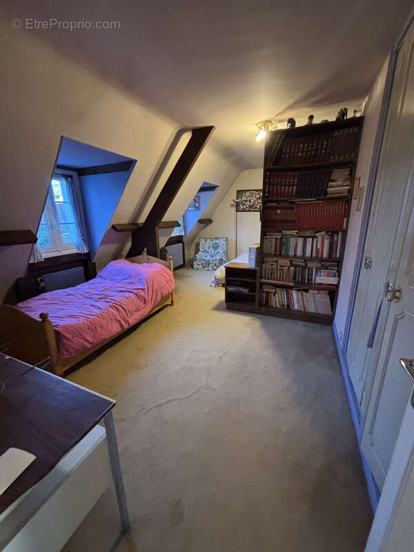 Maison à SAINTE-GENEVIEVE-DES-BOIS