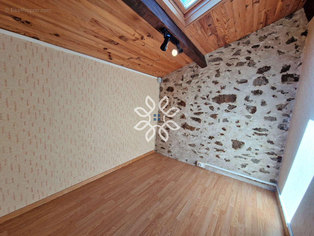 Maison en pierre de caractère au cœur de Lamothe - photo 18