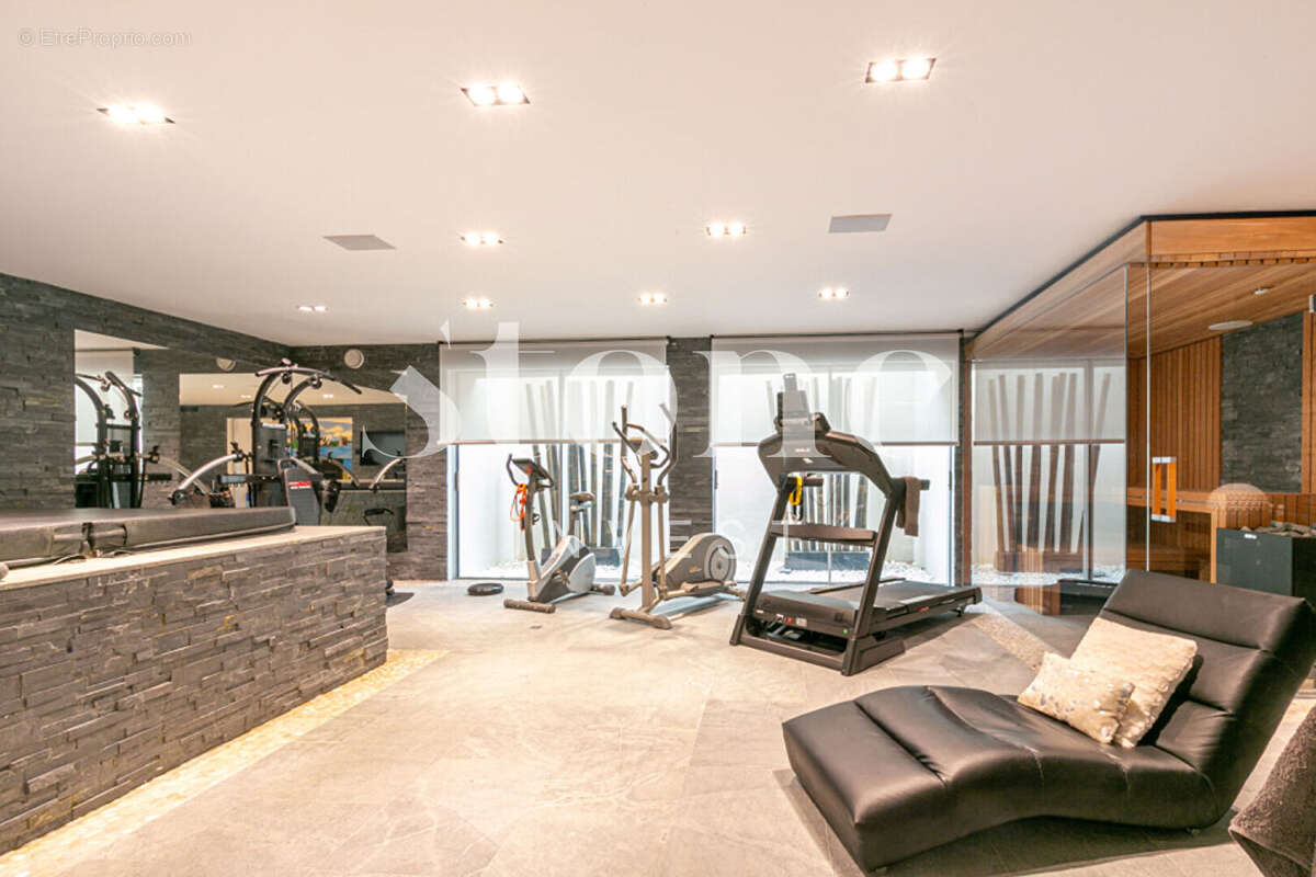 Villa de prestige, avec piscine, implanté sur un terrain de 2521 m² - photo 9