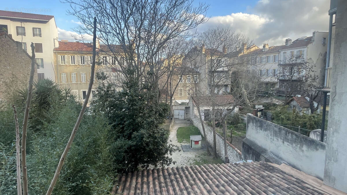 Appartement à MARSEILLE-4E