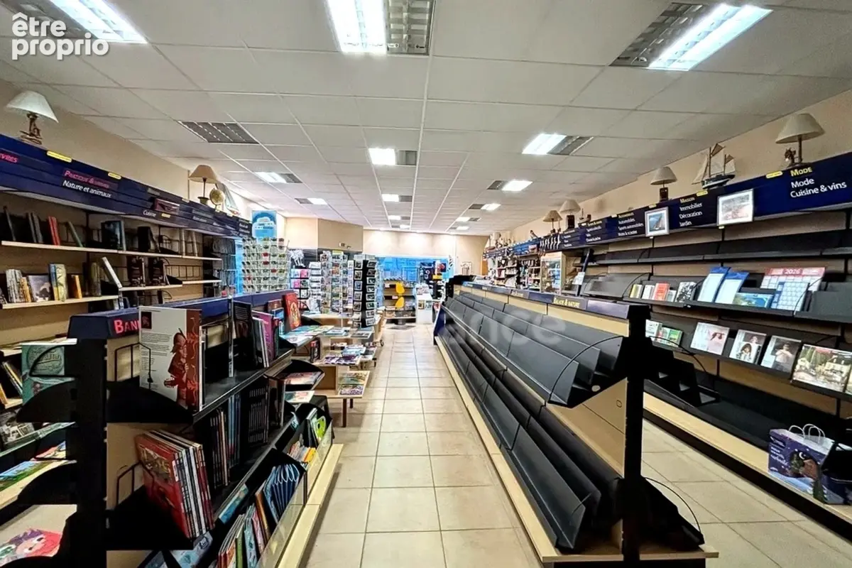 Local Commercial 123m² - Emplacement N°1 avec parking privatif - photo 2