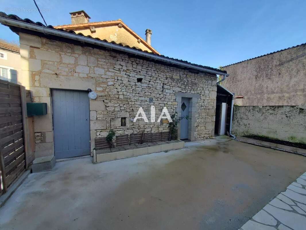 Maison à CHAMPAGNE-MOUTON