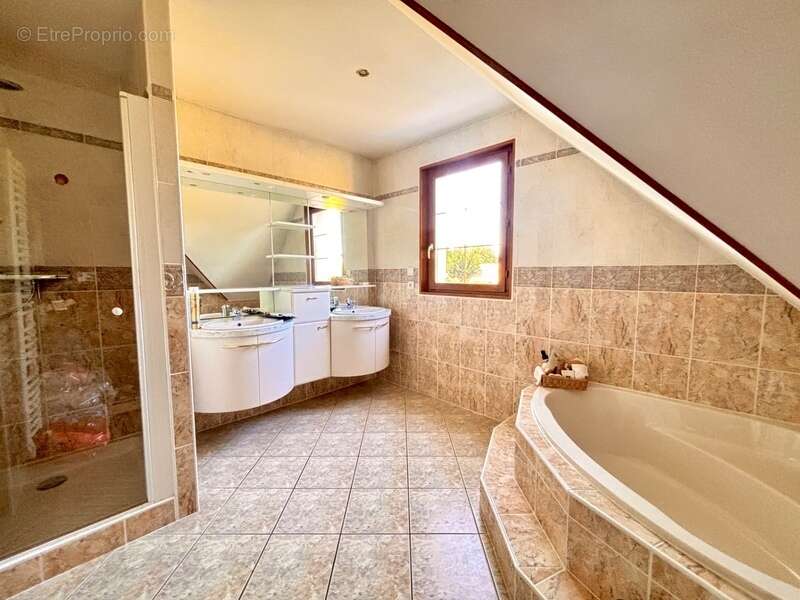 Maison de 167 m² - 3 chambres - Terrain clos de 1500 m² - Au calme à DRACY-le-FORT - photo 11