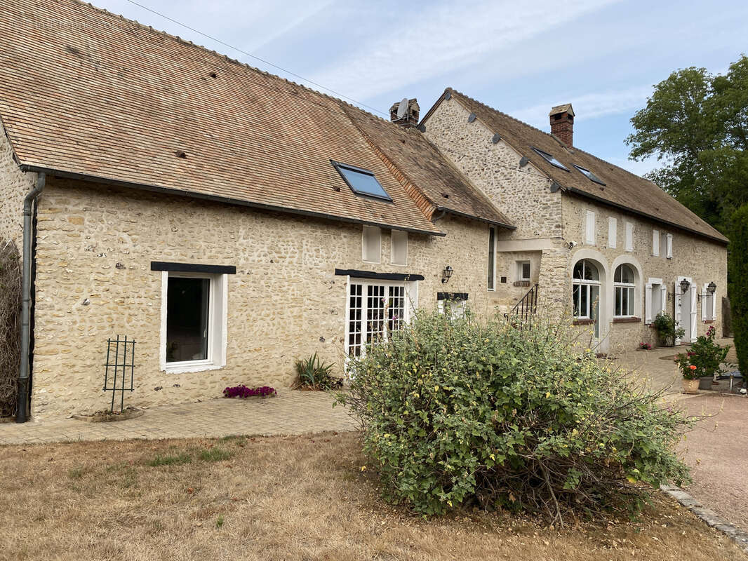 Maison à MENILLES