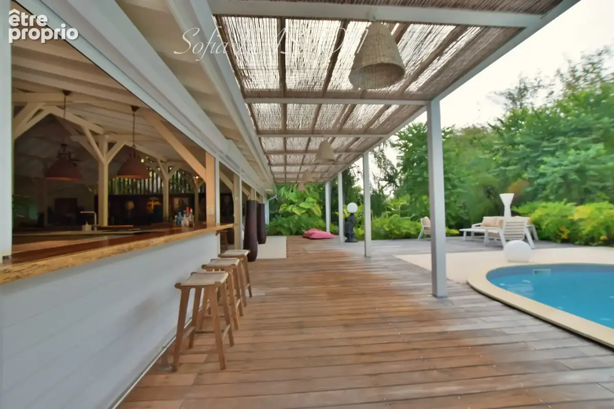 Superbe villa de 345 m² habitables avec piscine et annexes - terrain plat de 2 207 m², à vendre 5/6 pièces LE DIAMANT (972) - photo 4