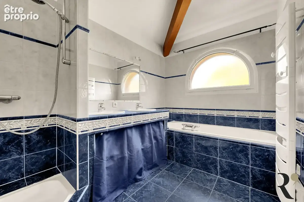 Maison Drémil Lafage 7 pièces 203 m2 sur terrain de 3972 m2 - photo 12