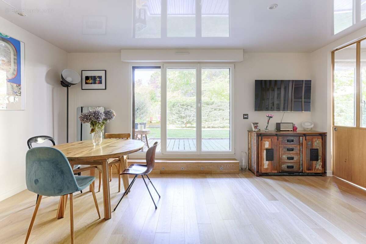 Appartement à LA GARENNE-COLOMBES