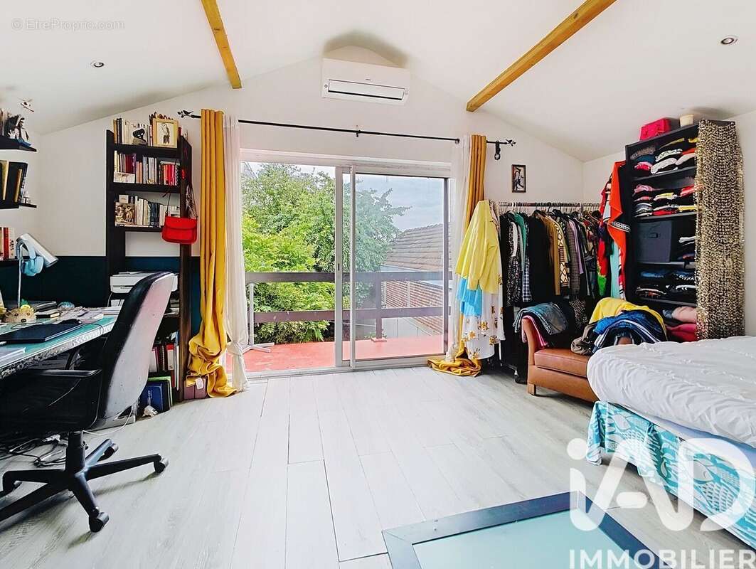 Maison 141 m² à Romainville  - photo 8