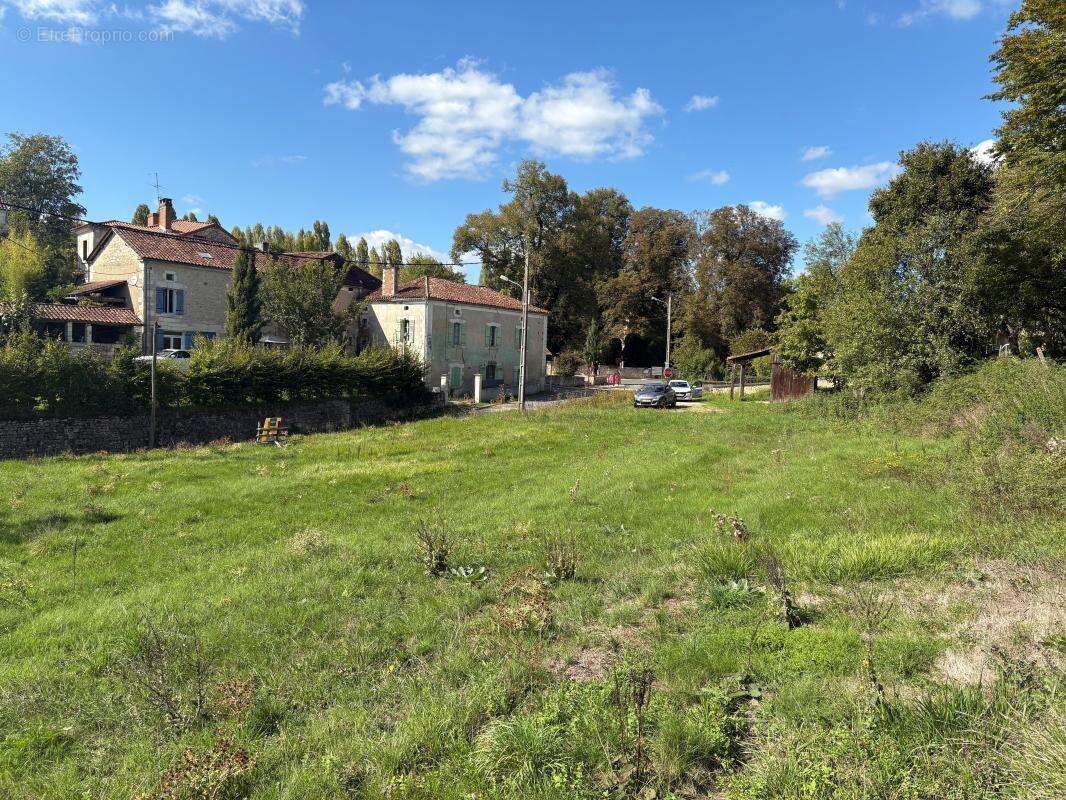Terrain à LA CHAPELLE-FAUCHER