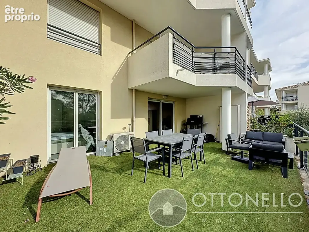 Appartement à ROQUEBRUNE-SUR-ARGENS