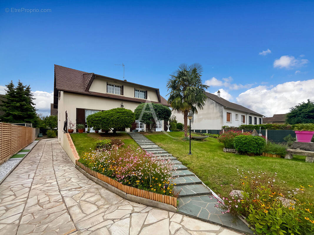 Maison à LES MUREAUX