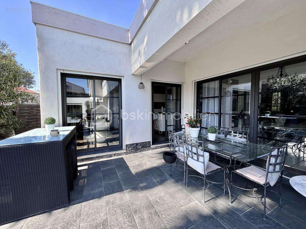 Agde – Maison T7 -  Plain-Pied - avec Piscine, Jacuzzi et garage - photo 6