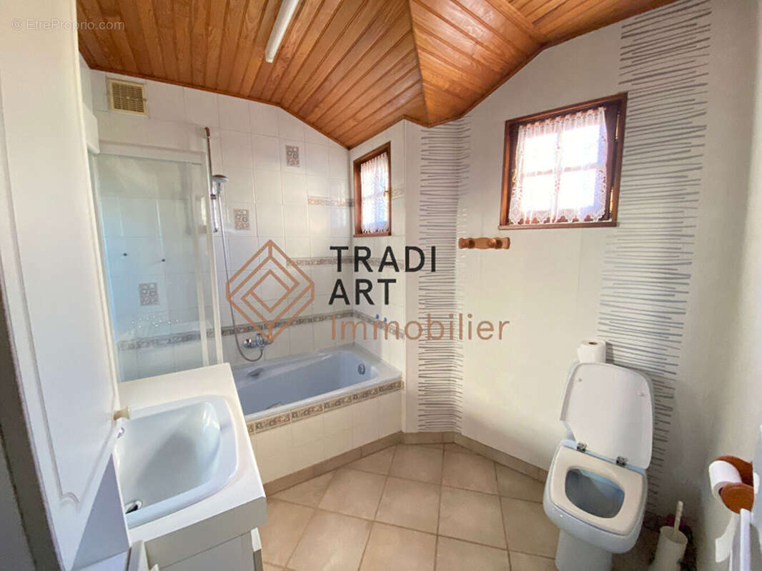 Maison à SAINTE-GENEVIEVE-DES-BOIS