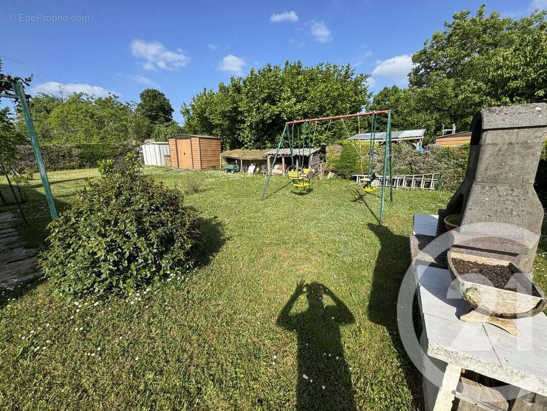 Maison à MAILLY-LE-CHATEAU