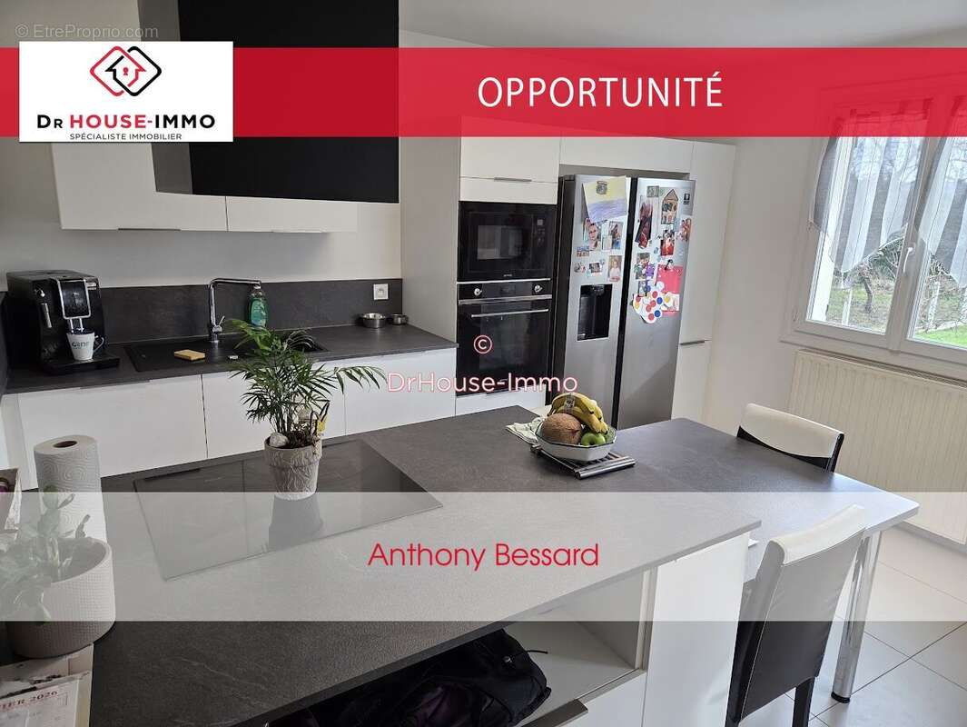 Maison à CREUZIER-LE-VIEUX