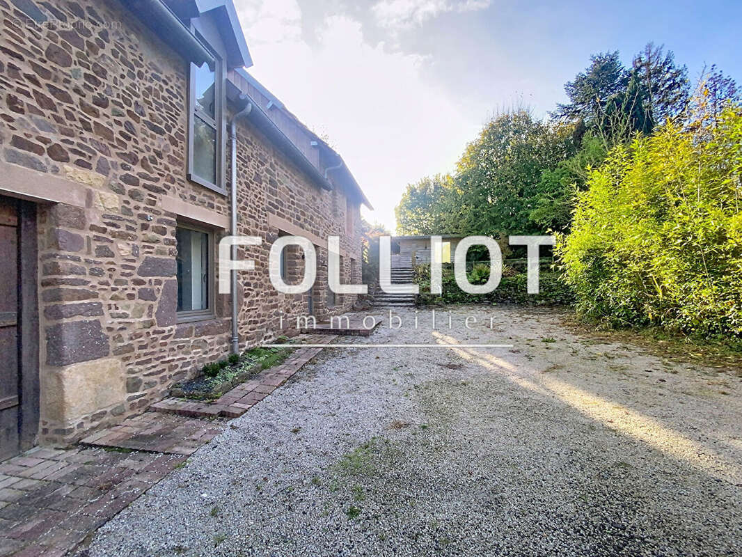 Maison à SAINT-PLANCHERS