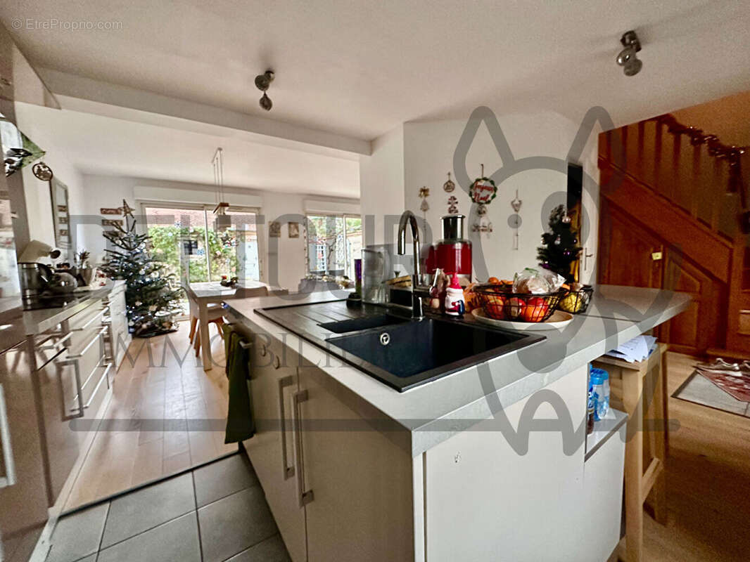 Maison à VILLENEUVE-LE-COMTE