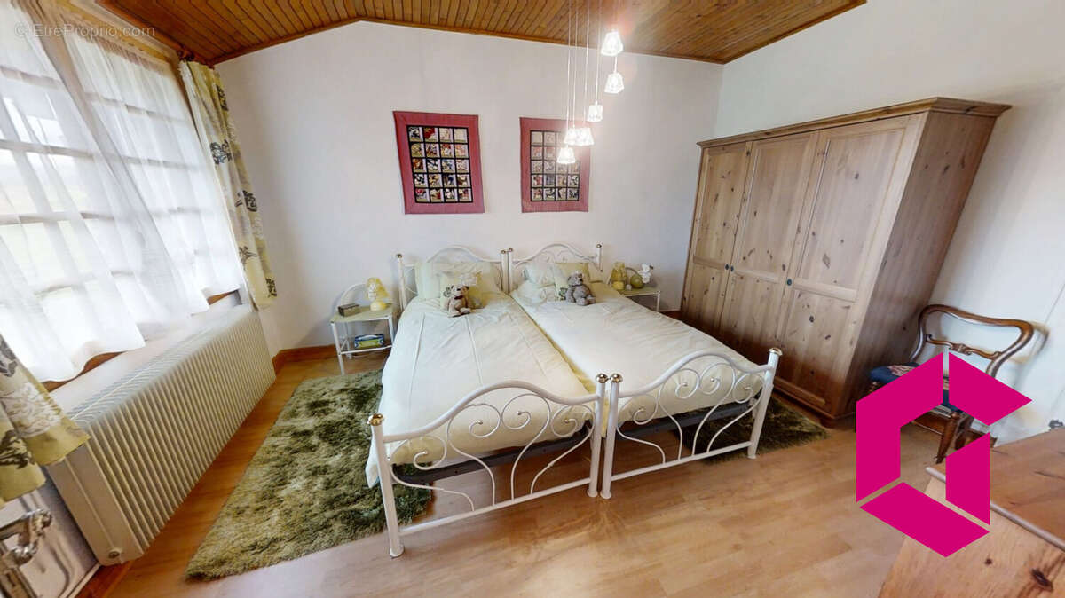 Maison à TOURS-SUR-MEYMONT