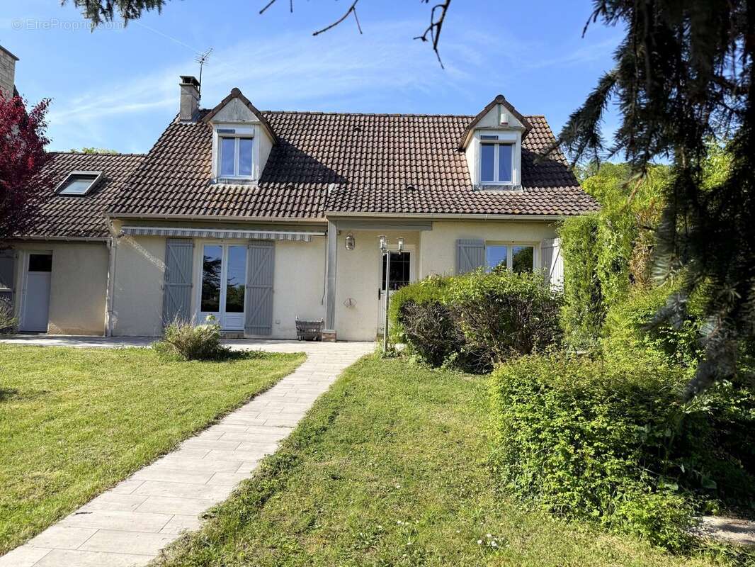 Maison à MEZY-SUR-SEINE