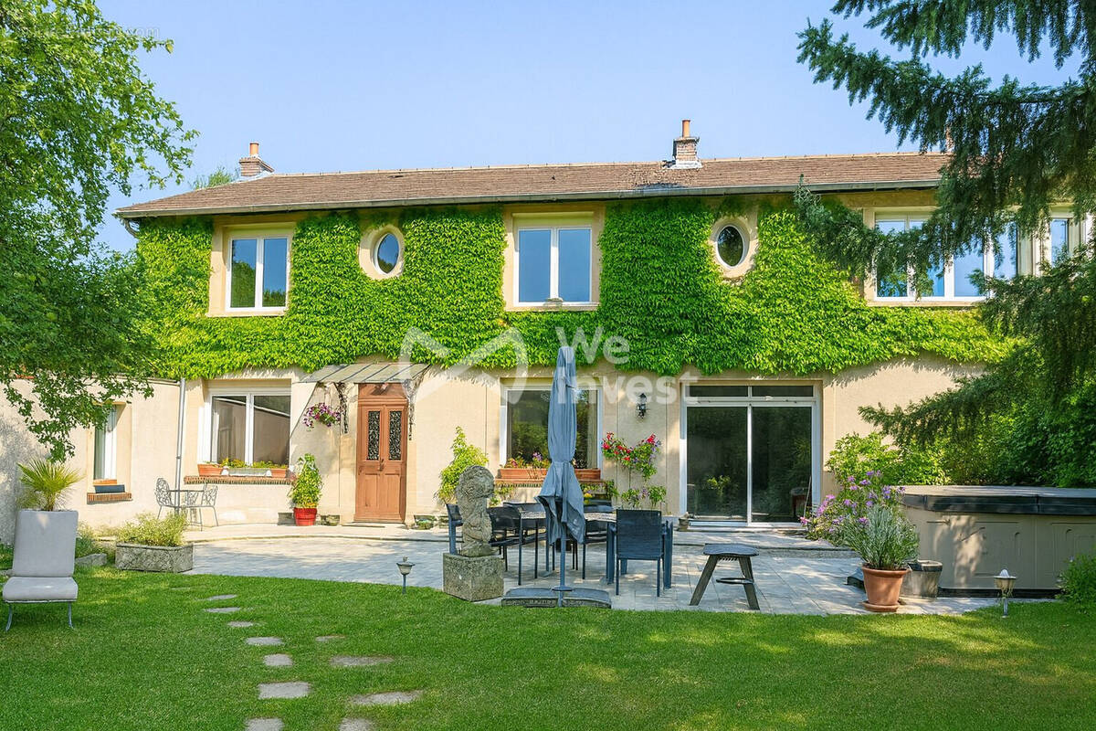 Maison à LES ESSARTS-LE-ROI