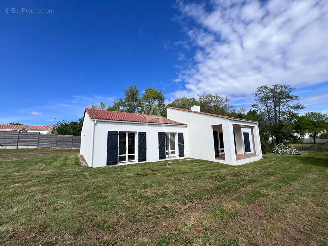Maison à BEAULIEU-SOUS-LA-ROCHE