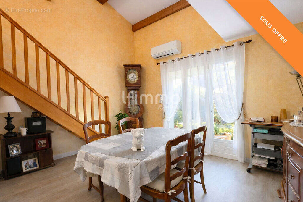 Maison à SAINTE-VALIERE