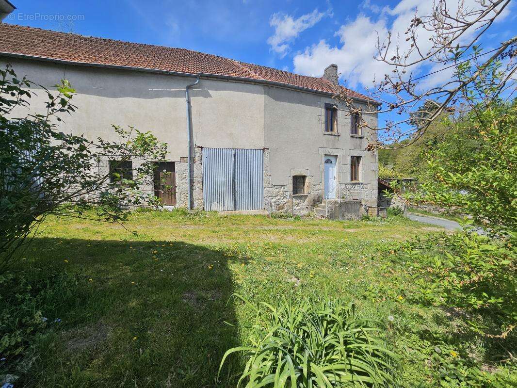 Maison à SAINT-YRIEIX-LES-BOIS