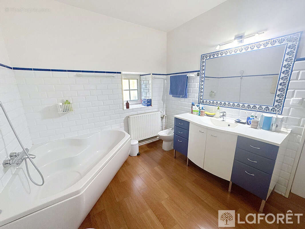 Maison à SAINT-HILAIRE-DE-LA-COTE