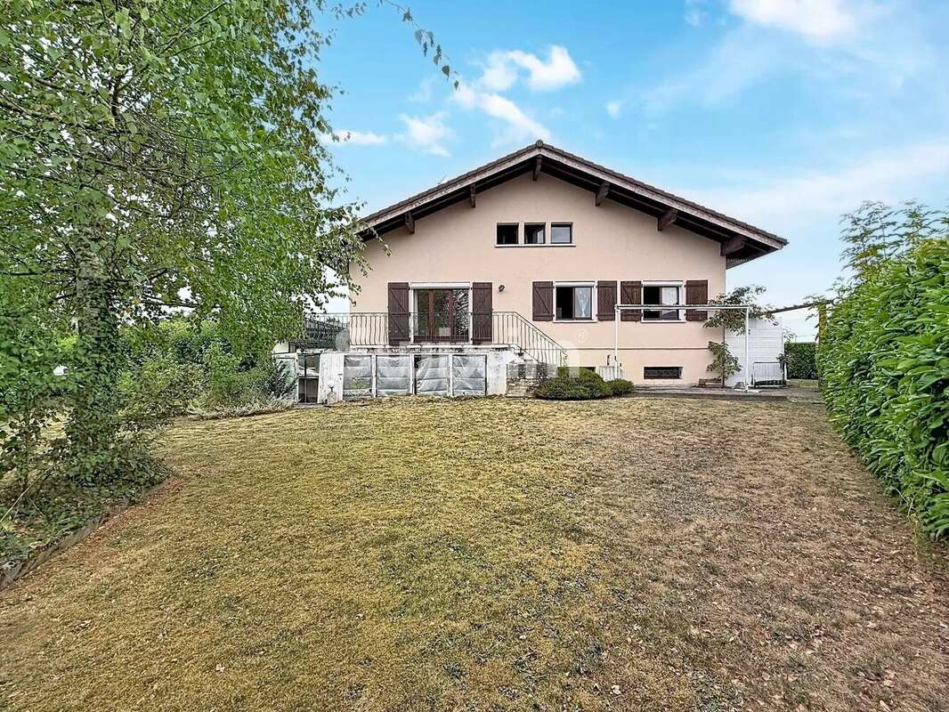 Maison à rénover avec grand terrain de 882 m² et combles aménageables – Arthaz-Pont-Notre-Dame - photo 2