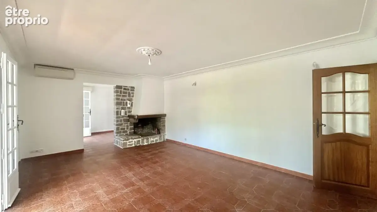 Villa composée de 2 appartements - 264m2 - Draguignan - photo 5