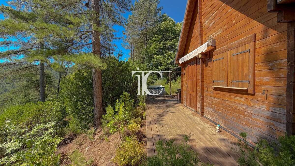 Petit chalet en pleine nature  20 m² habitables  Terrain constructible de 3 846 m² - photo 10