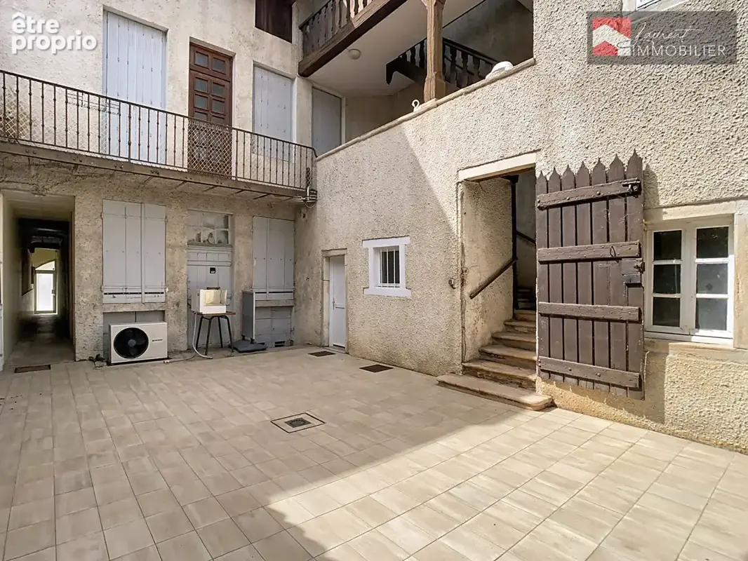 Immeuble avec appartement et commerce - 01190 PONT DE VAUX - photo 8
