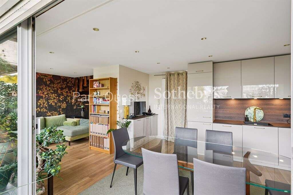 Appartement à NEUILLY-SUR-SEINE