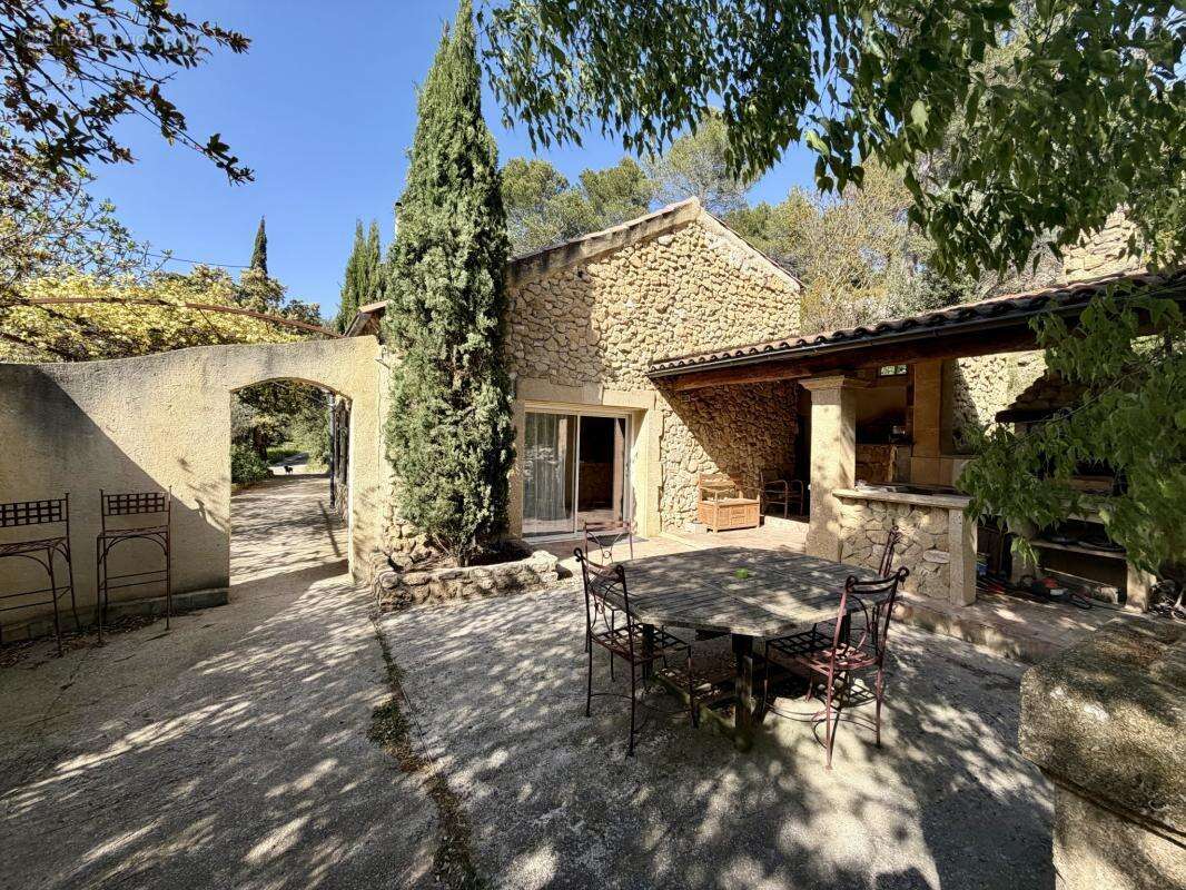 Maison à PELISSANNE