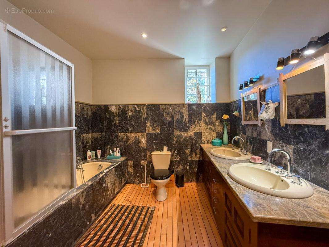 Maison à COLLONGUES