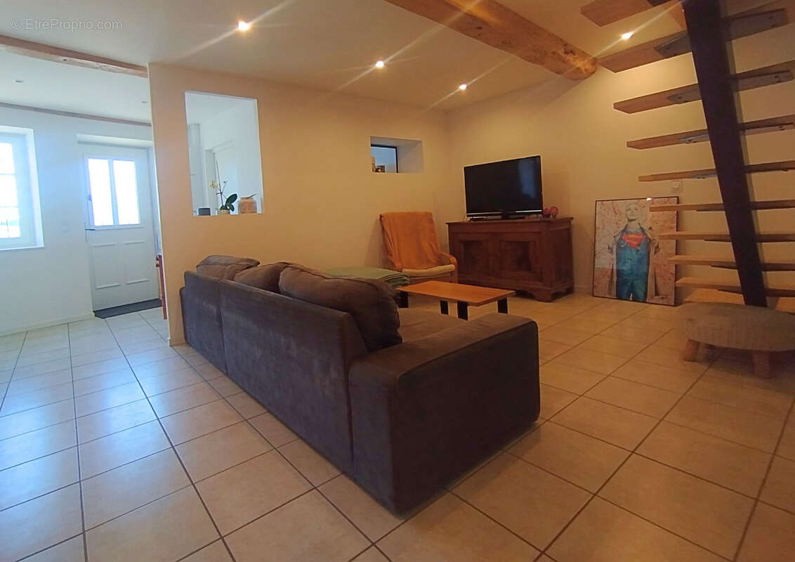 Maison 121 m2 avec cour - photo 3
