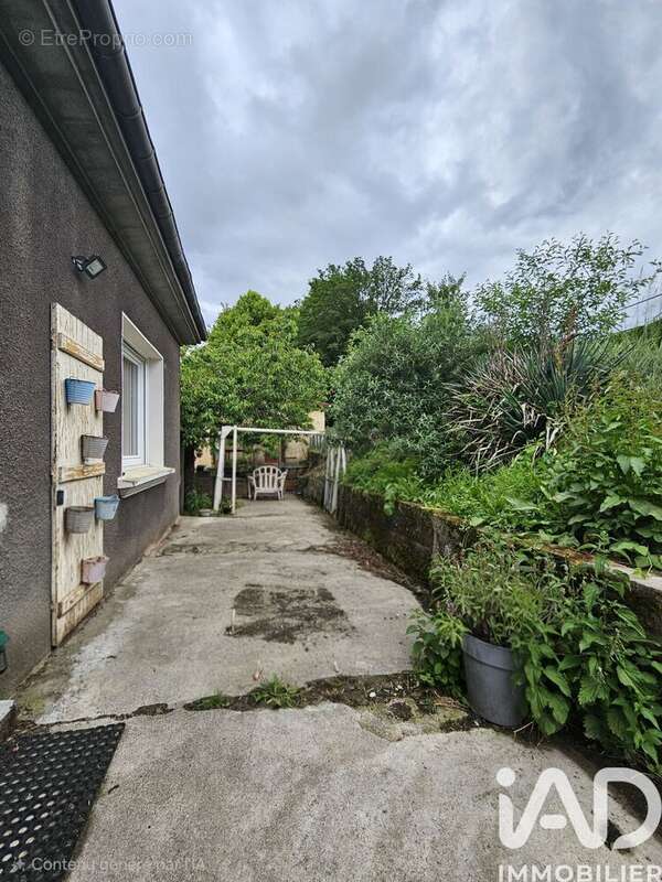 Maison 101 m² à Cons-La-Grandville  - photo 7