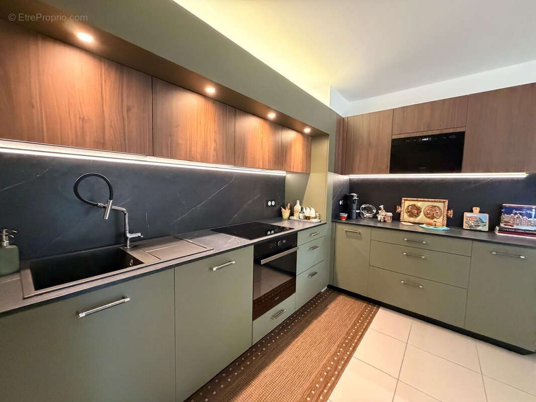 NIMES TOUR MAGNE/ LAMPEZE Appartement de standing T4 de 125 m2 - photo 9