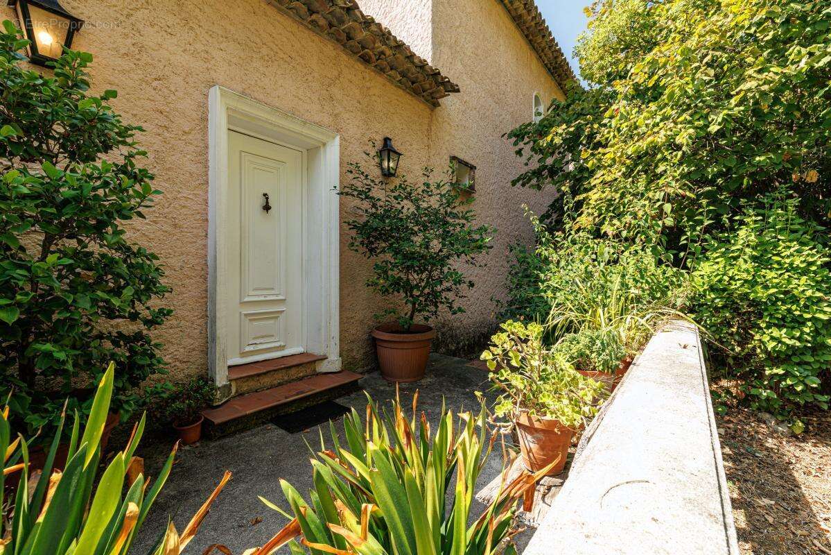 Nice gairaut – villa provençale avec vue mer, piscine, terrain de 2 000 m² et garage de 100 m² - photo 70