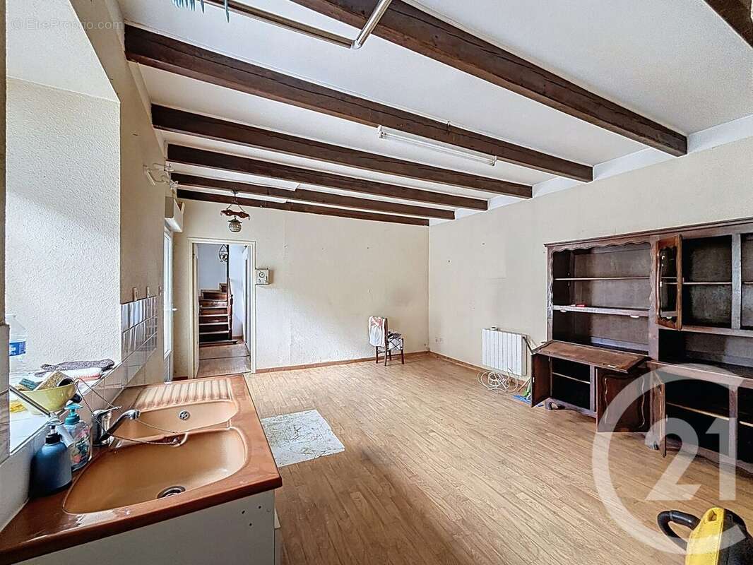 Maison à BELLE-ISLE-EN-TERRE