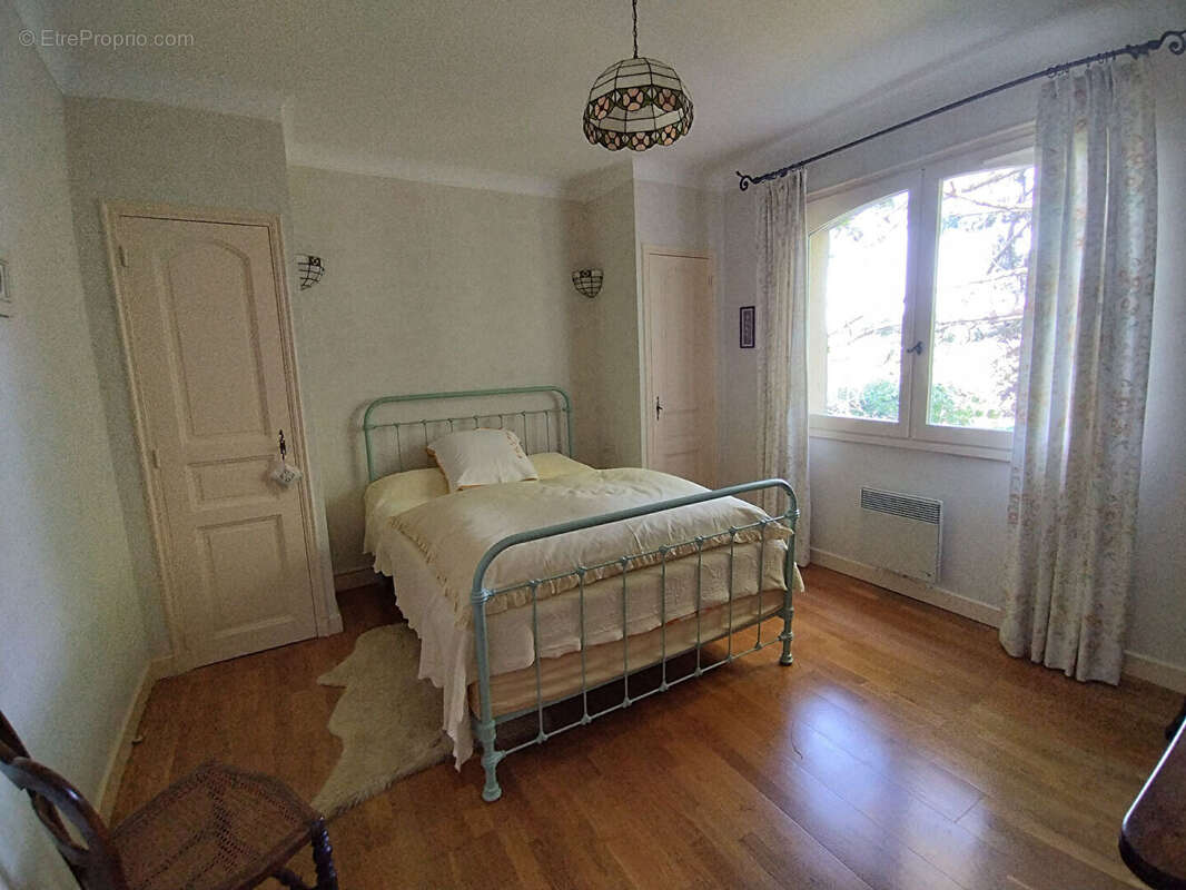 Spacieuse maison de construction traditionnelle - photo 8